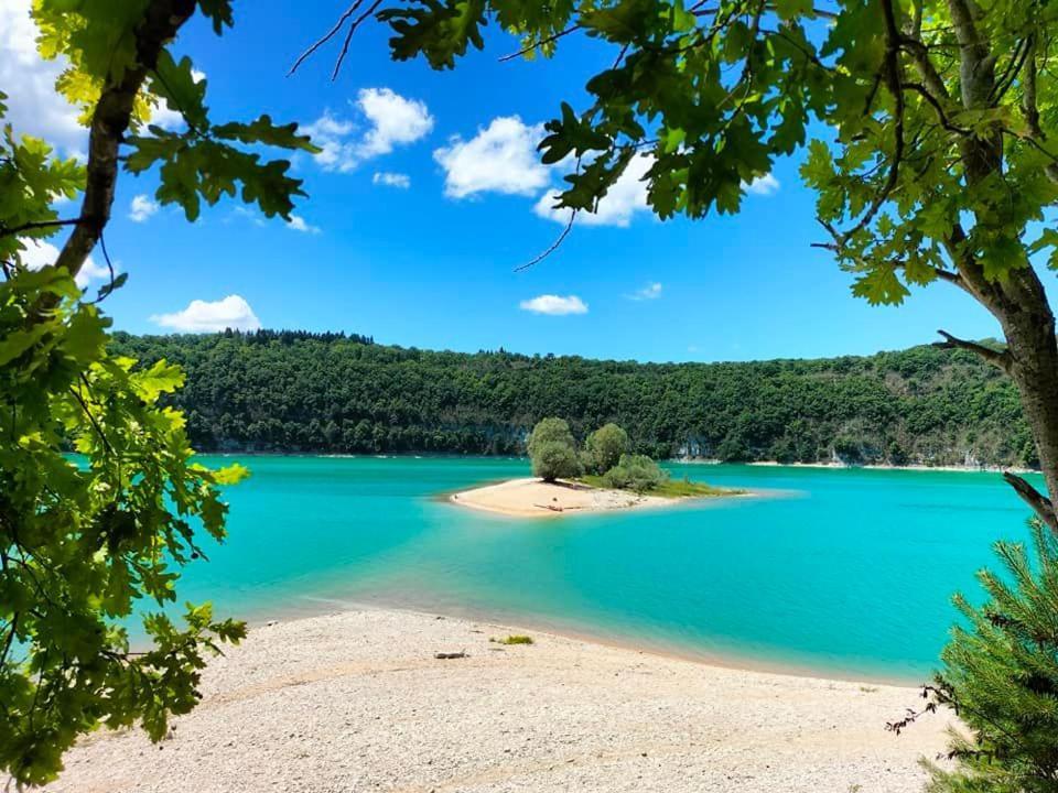 Spacious Apartment In Old Farm Close To Lac De Vouglans La Tour-du-Meix Eksteriør billede