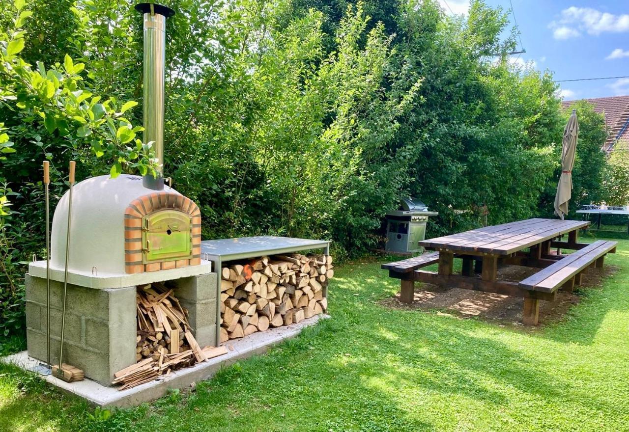 Spacious Apartment In Old Farm Close To Lac De Vouglans La Tour-du-Meix Eksteriør billede