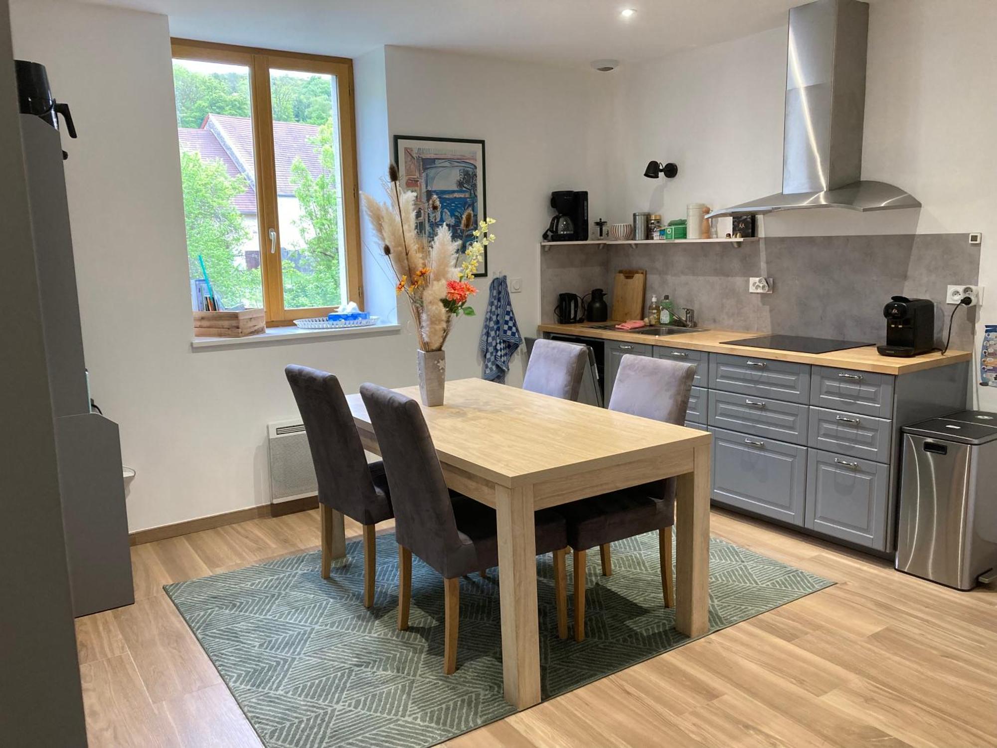 Spacious Apartment In Old Farm Close To Lac De Vouglans La Tour-du-Meix Eksteriør billede